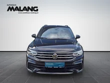 VW Tiguan R-Line 4Motion in DEEP BLACK PERLEFFEKT