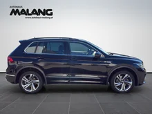 VW Tiguan R-Line 4Motion in DEEP BLACK PERLEFFEKT