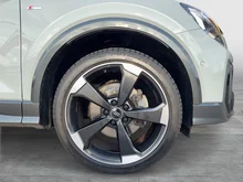 Audi Q2 30 TDI S line in Pfeilgrau Perleffekt