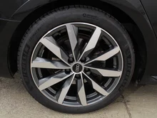 Audi A4 Avant 35 TFSI S line in 0E Mythosschwarz Metallic