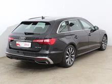 Audi A4 Avant 35 TFSI S line in 0E Mythosschwarz Metallic
