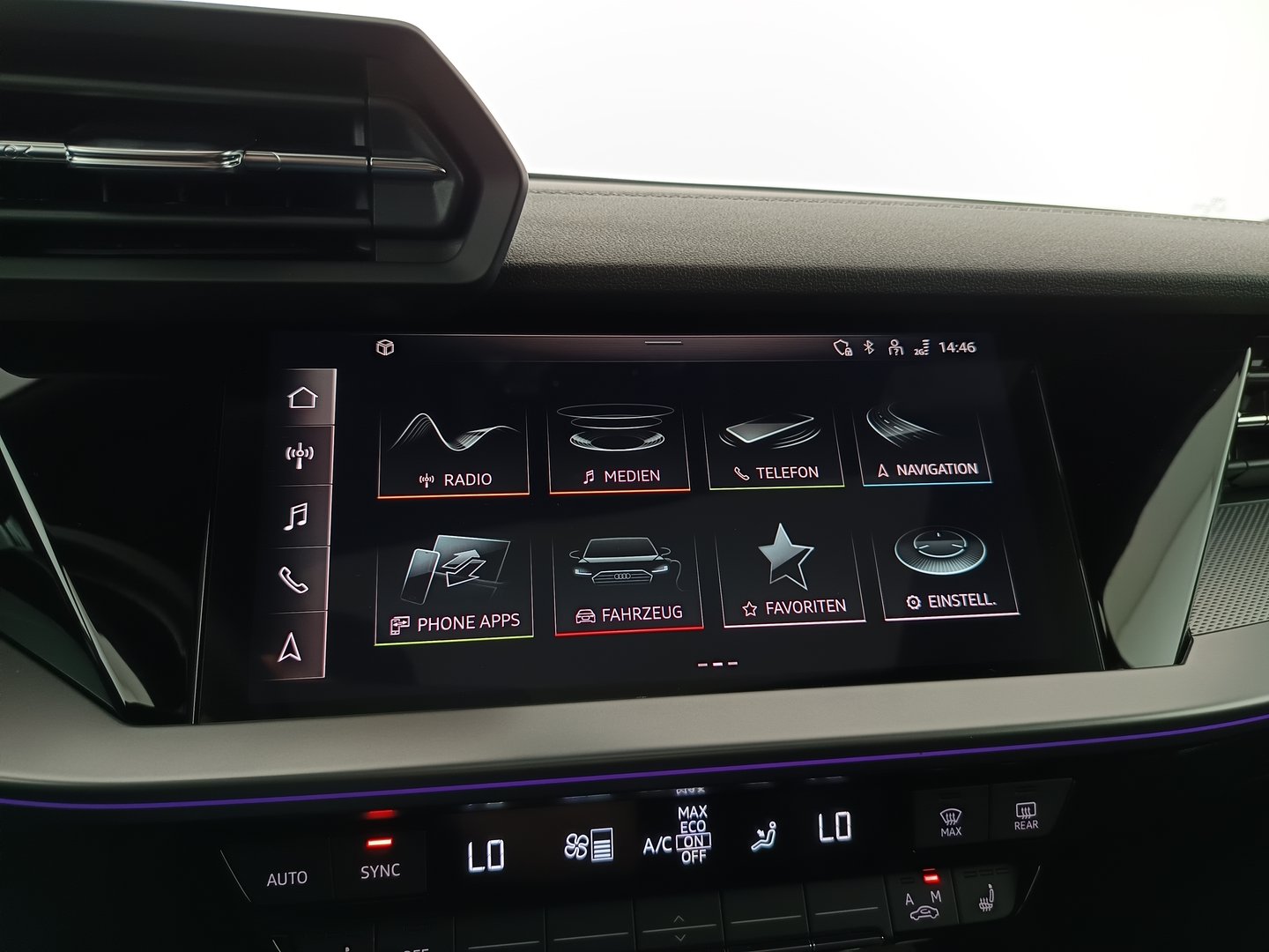 Audi A3 Sportback 45 TFSIe S line | Bild 19 von 40