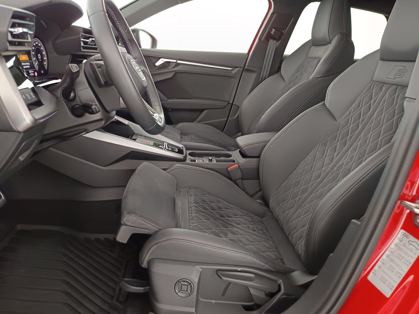 Audi A3 Sportback 45 TFSIe S line | Bild 13 von 40