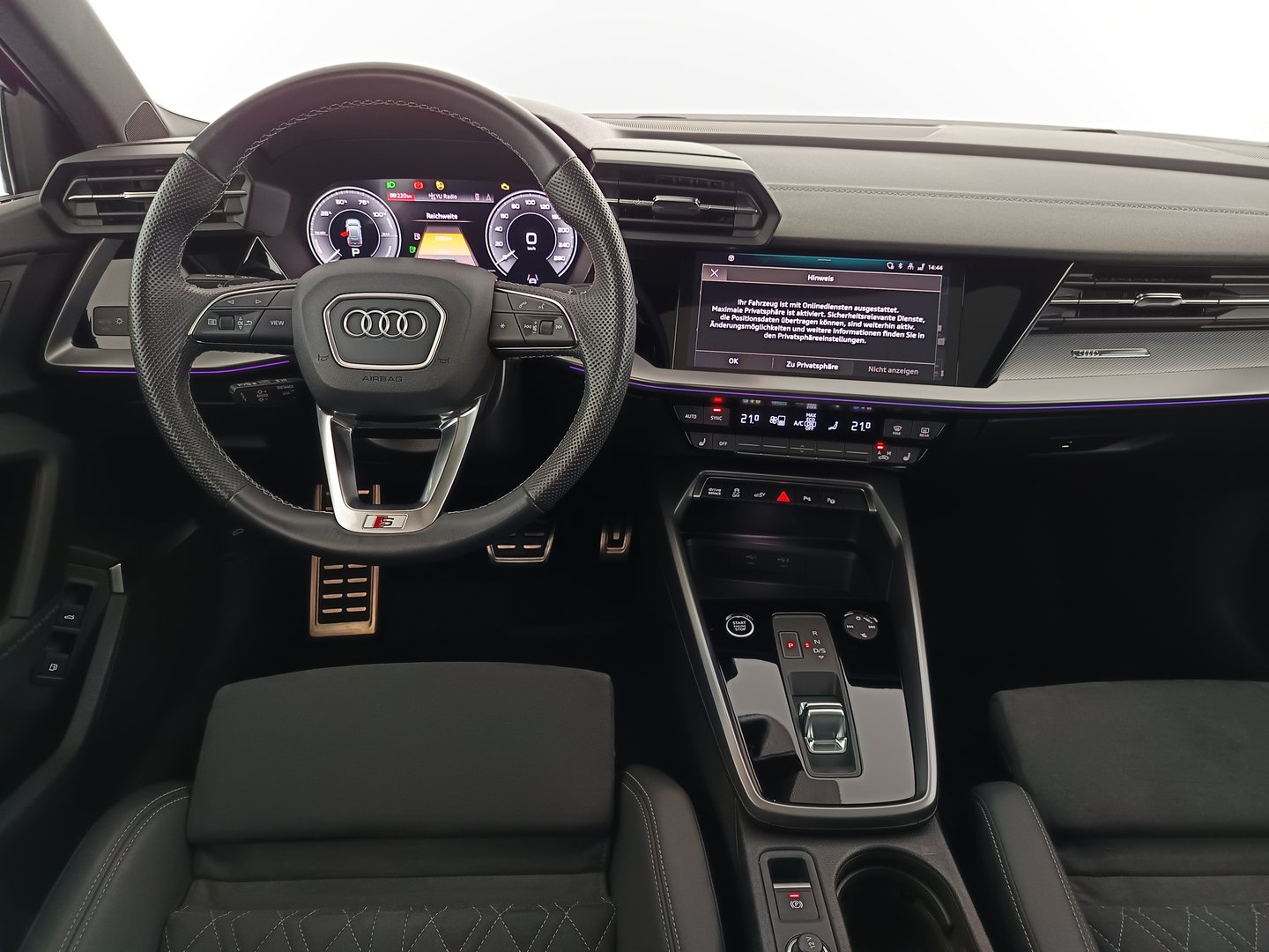 Audi A3 Sportback 45 TFSIe S line | Bild 14 von 40
