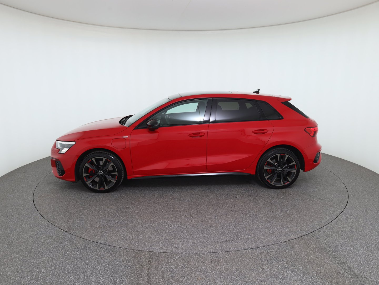 Audi A3 Sportback 45 TFSIe S line | Bild 8 von 40
