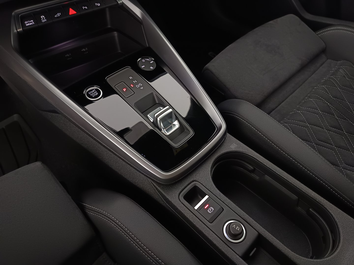Audi A3 Sportback 45 TFSIe S line | Bild 30 von 40