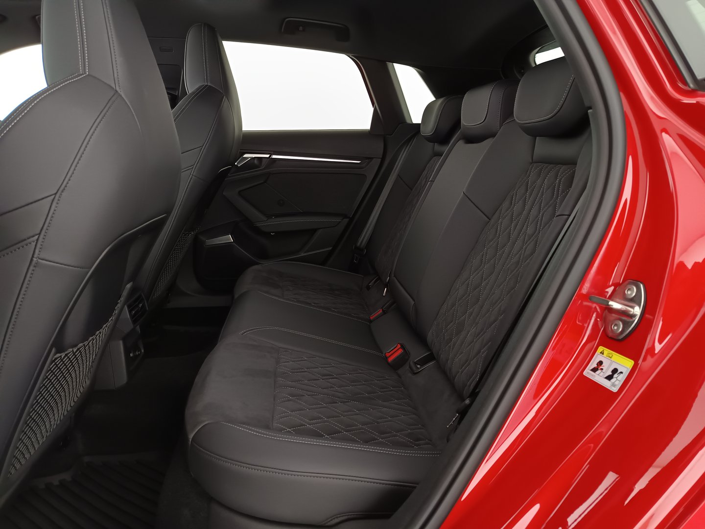 Audi A3 Sportback 45 TFSIe S line | Bild 31 von 40