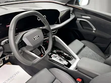 Audi Q5 SUV TDI quattro 150 kW in Mythosschwarz Metallic