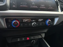 Audi A1 Sportback 25 TFSI intense in Mythosschwarz Metallic