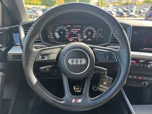 Audi A1 Sportback 25 TFSI intense in Mythosschwarz Metallic