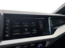 Audi A1 Sportback 25 TFSI intense in Mythosschwarz Metallic