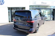 VW Multivan Business Plus ÜH eHyb 180 kW 4M in Starlightblue Metallic