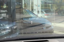 VW Multivan Business Plus ÜH eHyb 180 kW 4M in Starlightblue Metallic