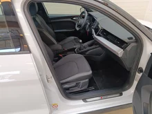Audi A1 citycarver 35 TFSI intense in Gletscherweiss Metallic