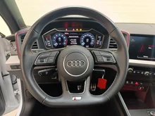 Audi A1 citycarver 35 TFSI intense in Gletscherweiss Metallic