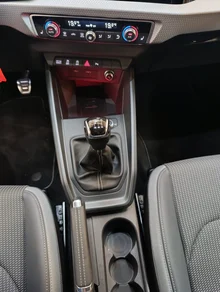 Audi A1 citycarver 35 TFSI intense in Gletscherweiss Metallic