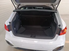 Audi A1 citycarver 35 TFSI intense in Gletscherweiss Metallic