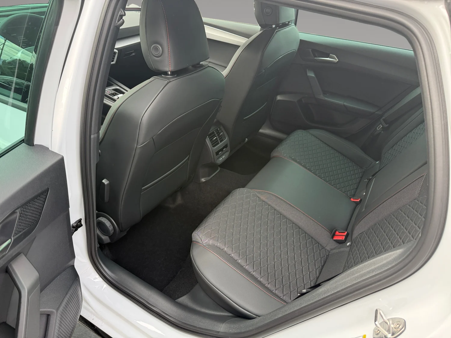 Bild eines SEAT Leon SP Kombi FR e-HYBRID 150/204 DSG