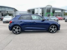 Thumbnail-Foto von Fahrzeug