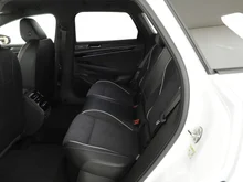 VW ID.7 Tourer Pro 210 kW Business - 77 kWh in Gletscherweiß Metallic Dach Schwarz