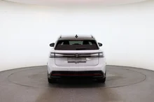 VW ID.7 Tourer Pro 210 kW Business - 77 kWh in Gletscherweiß Metallic Dach Schwarz