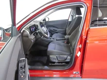 VW T-Roc Life eTSI DSG in Flame Red Dach Black Uni