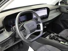 Audi Q3 TFSI 110 kW  intense in Mythosschwarz Metallic