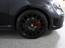 Abarth 500 595 Custom in schwarz - metallic-perleffektno