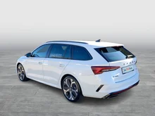 Škoda Octavia Combi RS in Moon-Weiß Metallic