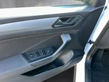 VW T-Roc Life TDI in Pure White Dach Black Uni