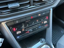 VW T-Roc Life TDI in Pure White Dach Black Uni