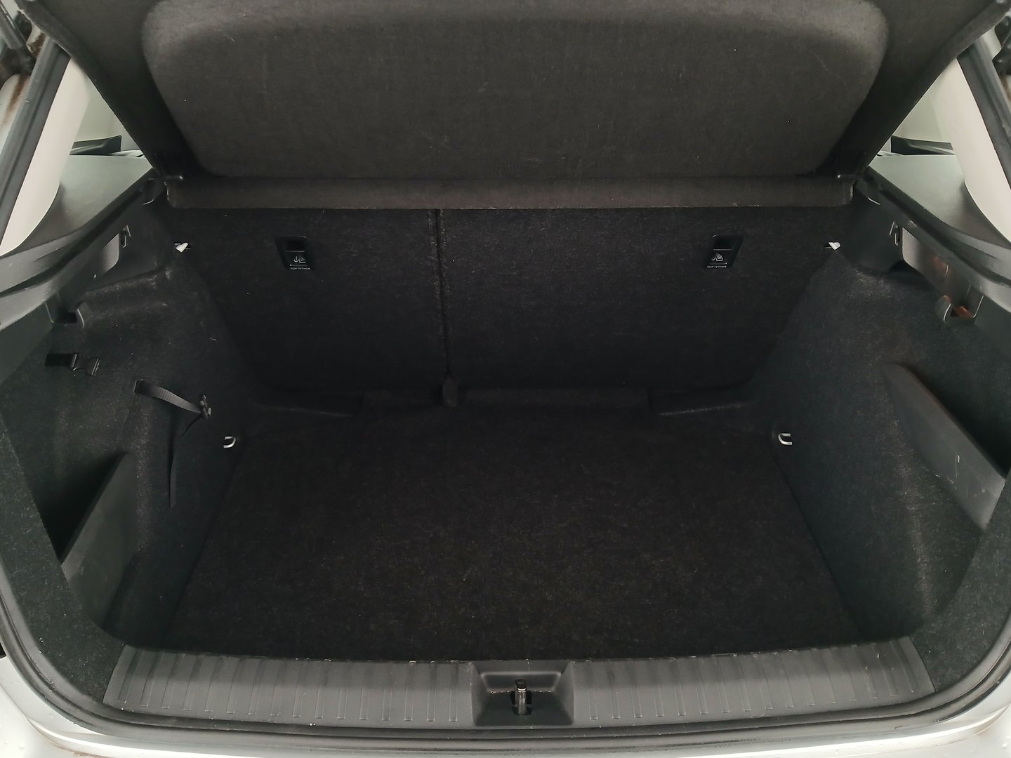 Škoda KAMIQ Ambition TSI DSG | Bild 28 von 30