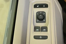 VW Multivan Business ÜH eHybrid 180 kW 4M in Indiumgrau Metallic