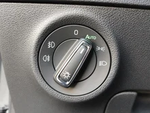 Škoda Karoq Selection TDI DSG in Graphit-Grau Metallic