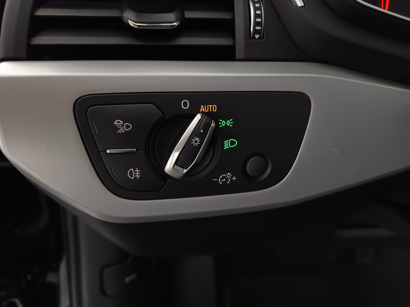 Audi A4 Avant 35 TFSI advanced | Bild 12 von 36