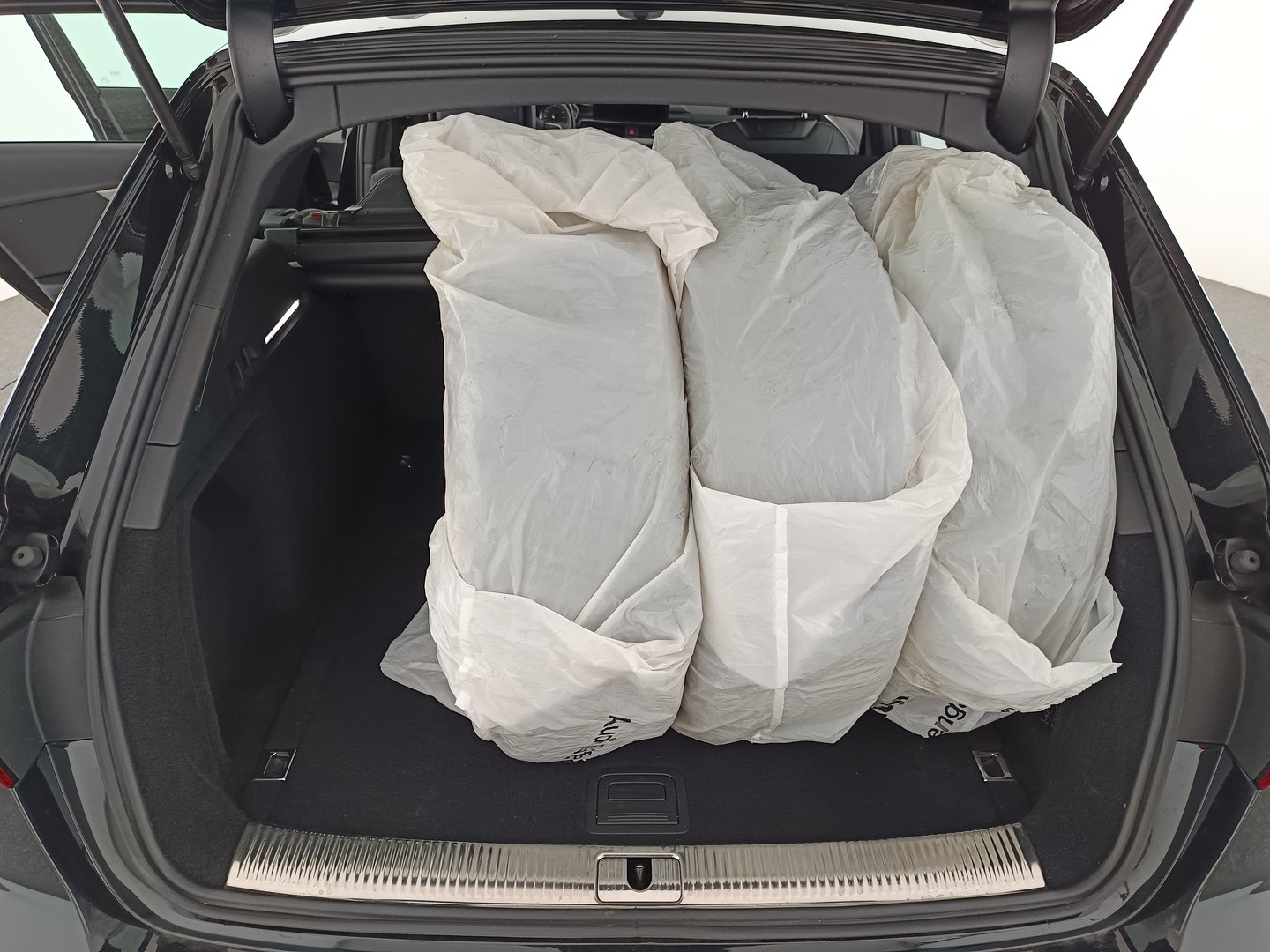Audi A4 Avant 35 TFSI advanced | Bild 32 von 36