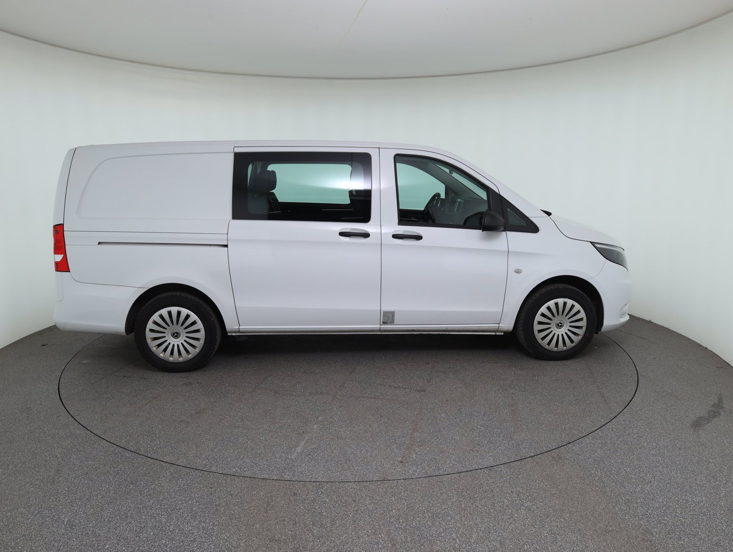 Mercedes Vito Tourer Worker 114 CDI lang 4x4 Aut. | Bild 4 von 28