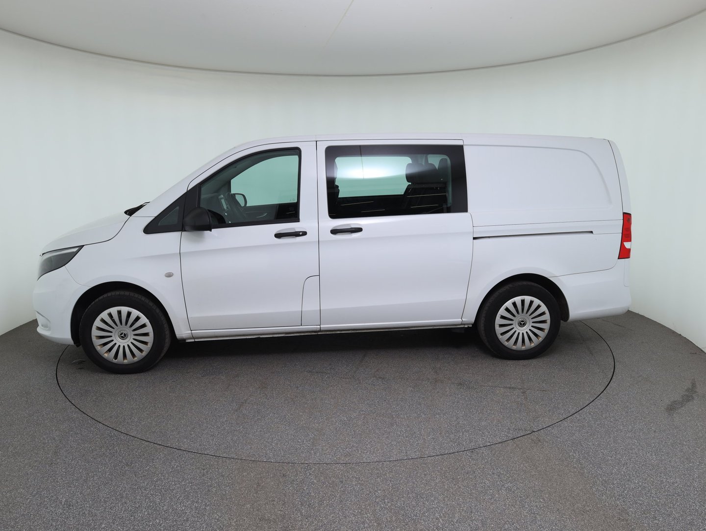 Mercedes Vito Tourer Worker 114 CDI lang 4x4 Aut. | Bild 8 von 28