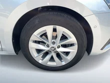 Škoda Octavia Combi Premium TDI in Brillant-Silber Metallic