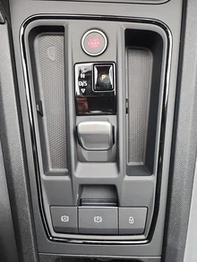 SEAT Leon SP Kombi Style e-HYBRID 150/204 DSG in Nacht-Schwarz Metallic