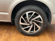 VW Multivan Trendline TDI 4MOTION in Mojave Beige Met.