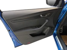 Škoda Karoq 4x4 Sportline TDI DSG in Race-Blau Metallic