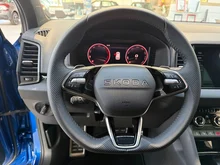 Škoda Karoq 4x4 Sportline TDI DSG in Race-Blau Metallic