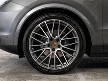 Porsche Cayenne E-Hybrid Coupé in quarzitgraumetallic