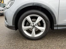 Audi Q3 35 TDI advanced exterieur in L5 Florettsilber Metallic