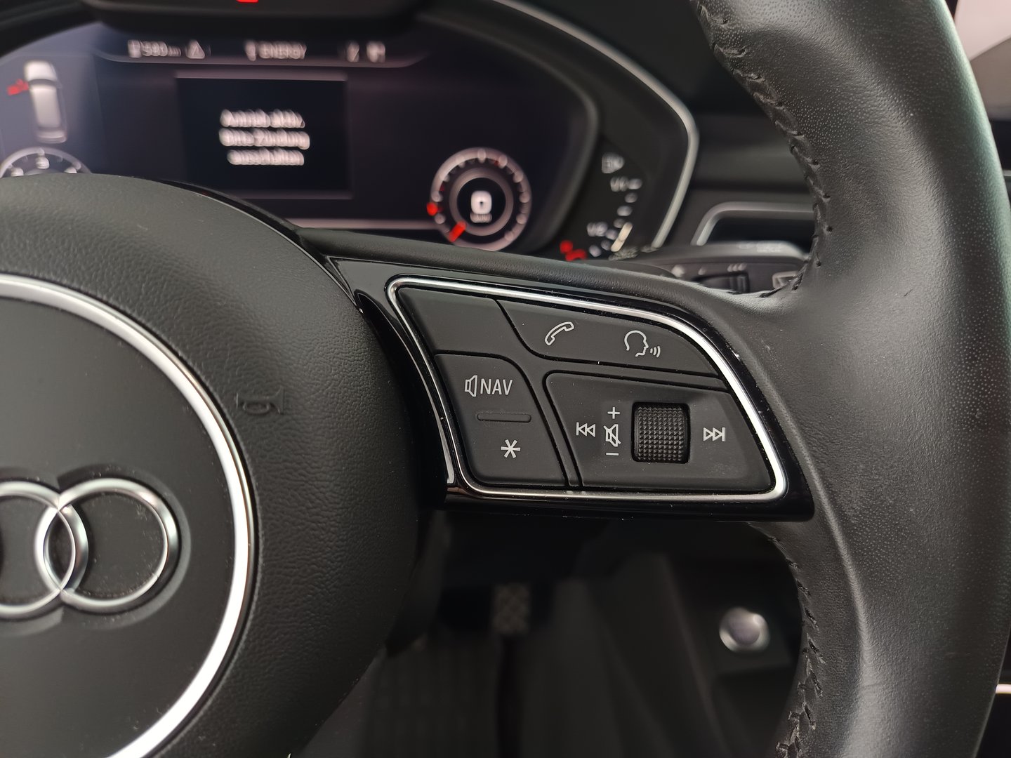Audi A4 Avant 40 TDI Sport | Bild 17 von 33