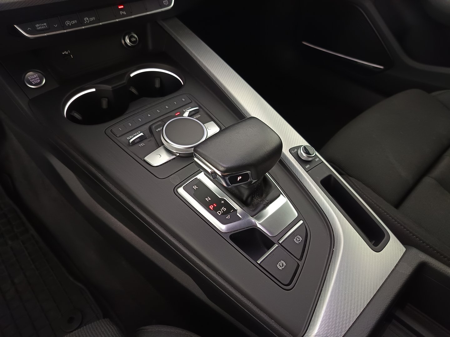 Audi A4 Avant 40 TDI Sport | Bild 27 von 33