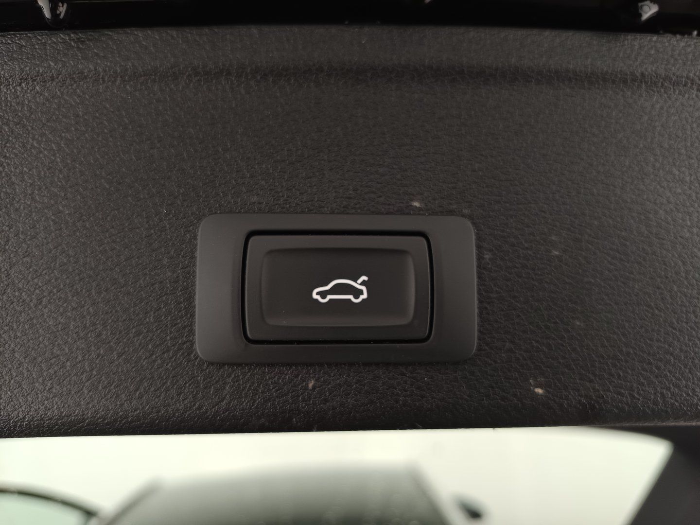 Audi A4 Avant 40 TDI Sport | Bild 30 von 33