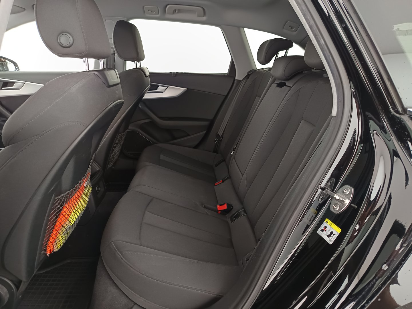 Audi A4 Avant 40 TDI Sport | Bild 28 von 33