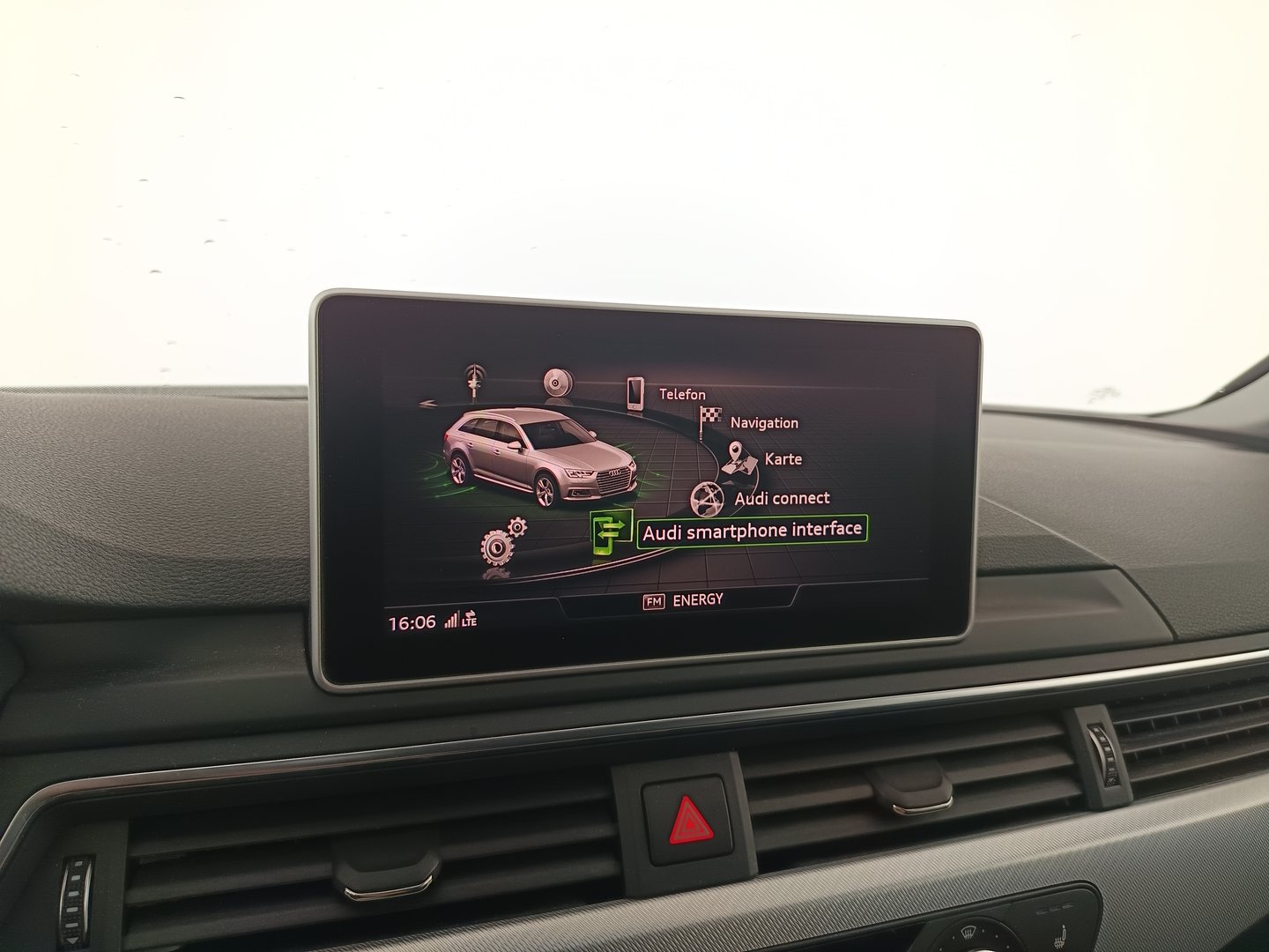 Audi A4 Avant 40 TDI Sport | Bild 19 von 33